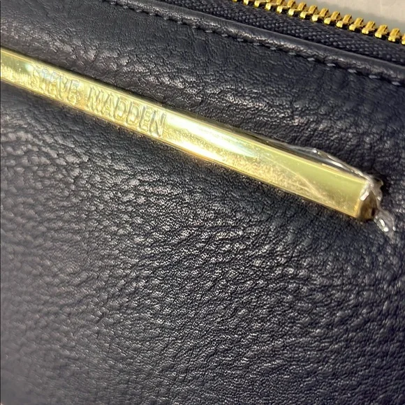 Steve Madden Blue Wallet Sleek Textured Design - Picture 4 of 8